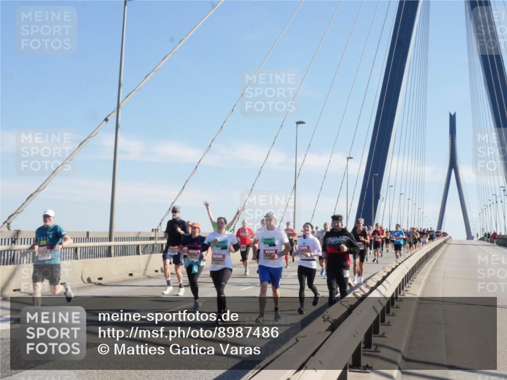 03.10.2025 - Köhlbrandbrückenlauf Matties Gatica Varas http://msf.ph/oto/8987486 03.10.2025 12:29:41 Position 2  meine-sportfotos.de