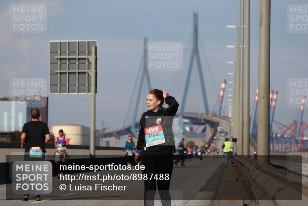 03.10.2025 - Köhlbrandbrückenlauf Luisa Fischer http://msf.ph/oto/8987488 03.10.2025 11:22:52 Position 3 3103 meine-sportfotos.de
