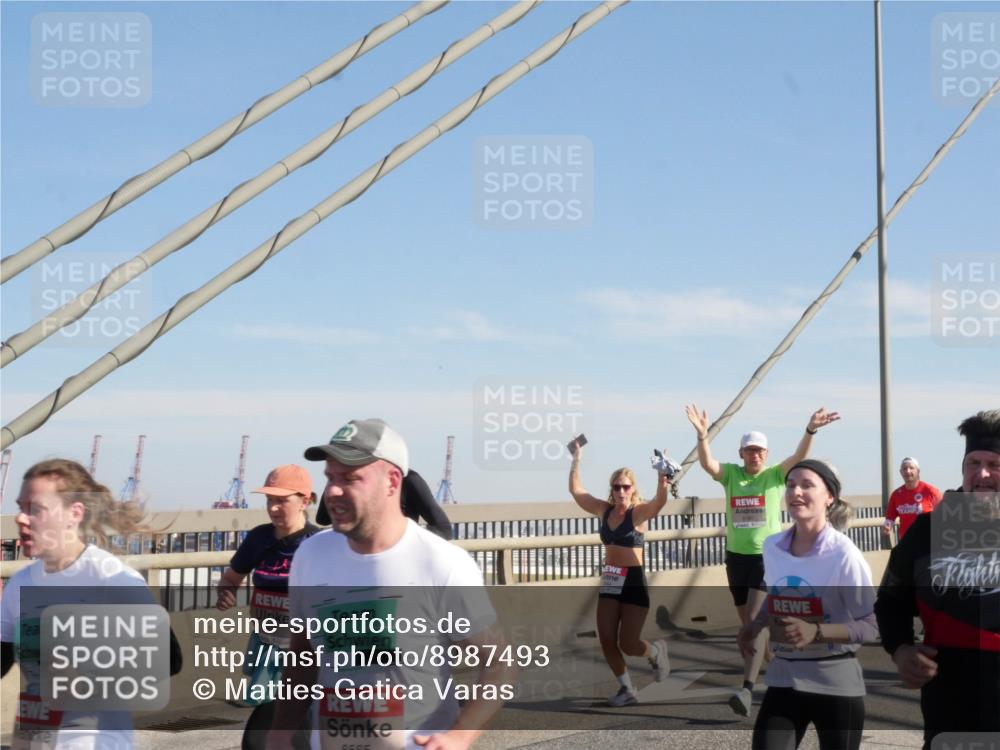 03.10.2025 - Köhlbrandbrückenlauf Matties Gatica Varas http://msf.ph/oto/8987493 03.10.2025 12:29:44 Position 2 5097 meine-sportfotos.de
