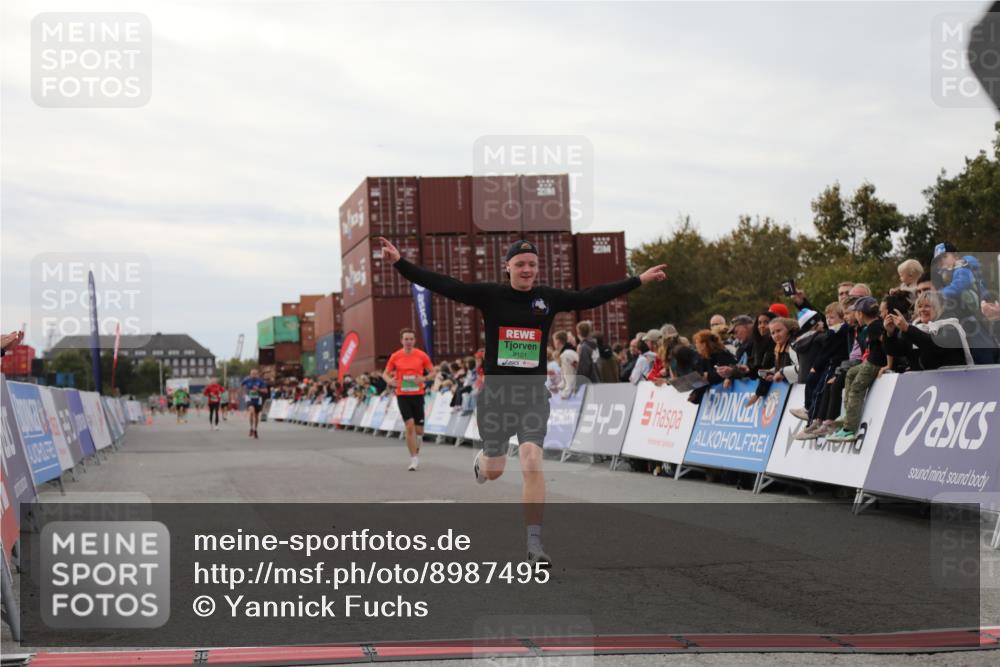 03.10.2025 - Köhlbrandbrückenlauf Yannick Fuchs http://msf.ph/oto/8987495 03.10.2025 15:59:49 Ziel 7165, 7185, 7269, 7450, 9101, 9113 meine-sportfotos.de