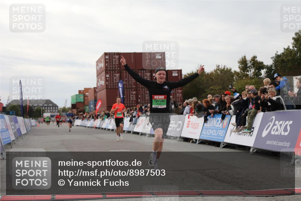 03.10.2025 - Köhlbrandbrückenlauf Yannick Fuchs http://msf.ph/oto/8987503 03.10.2025 15:59:49 Ziel 7165, 7185, 7269, 7450, 9101, 9113 meine-sportfotos.de