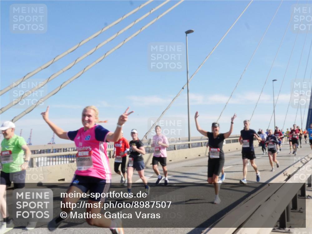 03.10.2025 - Köhlbrandbrückenlauf Matties Gatica Varas http://msf.ph/oto/8987507 03.10.2025 12:29:46 Position 2  meine-sportfotos.de
