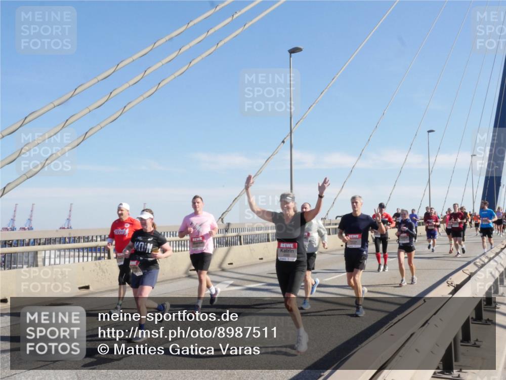03.10.2025 - Köhlbrandbrückenlauf Matties Gatica Varas http://msf.ph/oto/8987511 03.10.2025 12:29:46 Position 2  meine-sportfotos.de