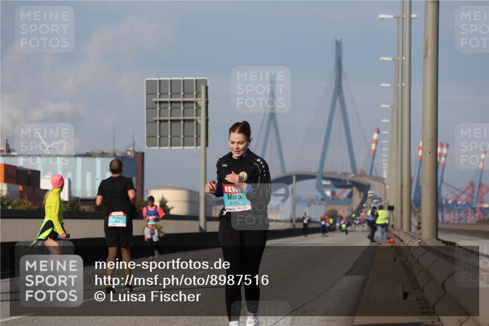 03.10.2025 - Köhlbrandbrückenlauf Luisa Fischer http://msf.ph/oto/8987516 03.10.2025 11:22:54 Position 3 3103 meine-sportfotos.de