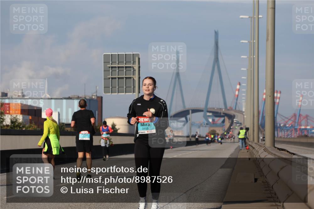 03.10.2025 - Köhlbrandbrückenlauf Luisa Fischer http://msf.ph/oto/8987526 03.10.2025 11:22:55 Position 3 3103 meine-sportfotos.de