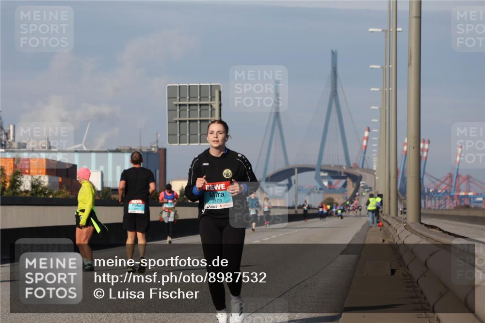 03.10.2025 - Köhlbrandbrückenlauf Luisa Fischer http://msf.ph/oto/8987532 03.10.2025 11:22:55 Position 3 3103 meine-sportfotos.de