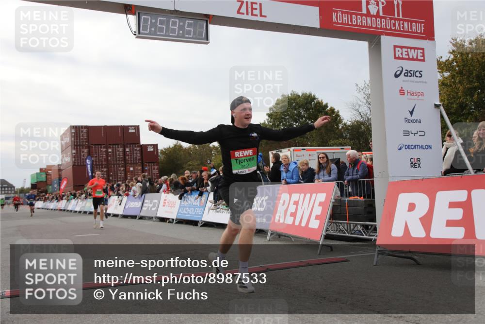 03.10.2025 - Köhlbrandbrückenlauf Yannick Fuchs http://msf.ph/oto/8987533 03.10.2025 15:59:50 Ziel 7165, 7185, 7269, 7450, 9101, 9113 meine-sportfotos.de