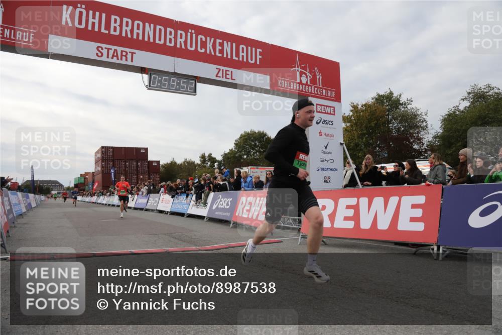 03.10.2025 - Köhlbrandbrückenlauf Yannick Fuchs http://msf.ph/oto/8987538 03.10.2025 15:59:50 Ziel 7165, 7185, 7269, 7450, 9101, 9113 meine-sportfotos.de