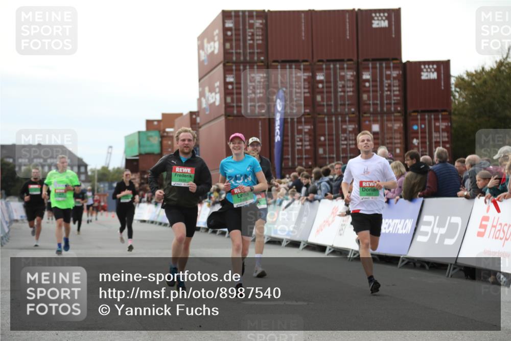 03.10.2025 - Köhlbrandbrückenlauf Yannick Fuchs http://msf.ph/oto/8987540 03.10.2025 16:12:08 Ziel 7404, 7463, 7468, 7615, 7762, 7825, 8088, 8939, 8951, 9159, 9399 meine-sportfotos.de