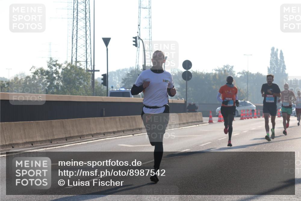 03.10.2025 - Köhlbrandbrückenlauf Luisa Fischer http://msf.ph/oto/8987542 03.10.2025 10:10:04 Position 3  meine-sportfotos.de