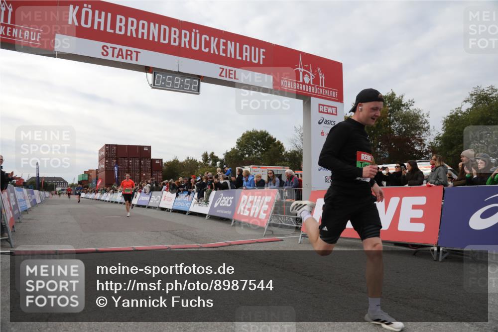 03.10.2025 - Köhlbrandbrückenlauf Yannick Fuchs http://msf.ph/oto/8987544 03.10.2025 15:59:50 Ziel 7165, 7185, 7269, 7450, 9101, 9113 meine-sportfotos.de