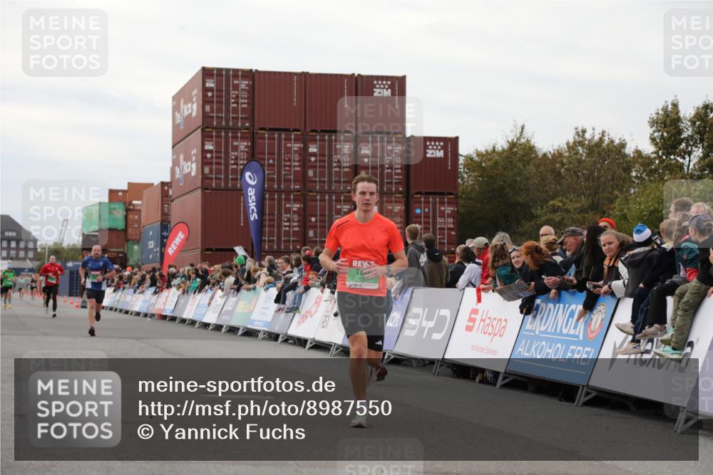 03.10.2025 - Köhlbrandbrückenlauf Yannick Fuchs http://msf.ph/oto/8987550 03.10.2025 15:59:51 Ziel 7165, 7185, 7269, 7450, 9101 meine-sportfotos.de