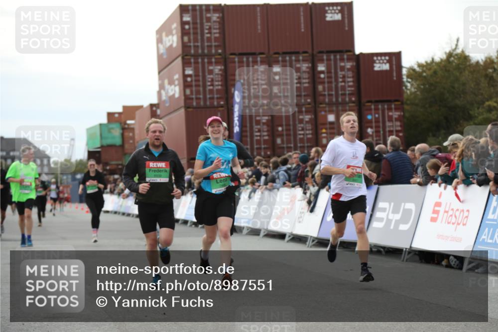 03.10.2025 - Köhlbrandbrückenlauf Yannick Fuchs http://msf.ph/oto/8987551 03.10.2025 16:12:08 Ziel 7404, 7463, 7468, 7615, 7762, 7825, 8088, 8939, 8951, 9159, 9399 meine-sportfotos.de