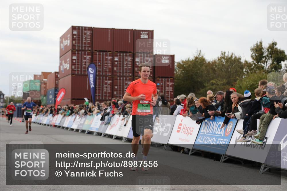 03.10.2025 - Köhlbrandbrückenlauf Yannick Fuchs http://msf.ph/oto/8987556 03.10.2025 15:59:51 Ziel 7165, 7185, 7269, 7450, 9101 meine-sportfotos.de