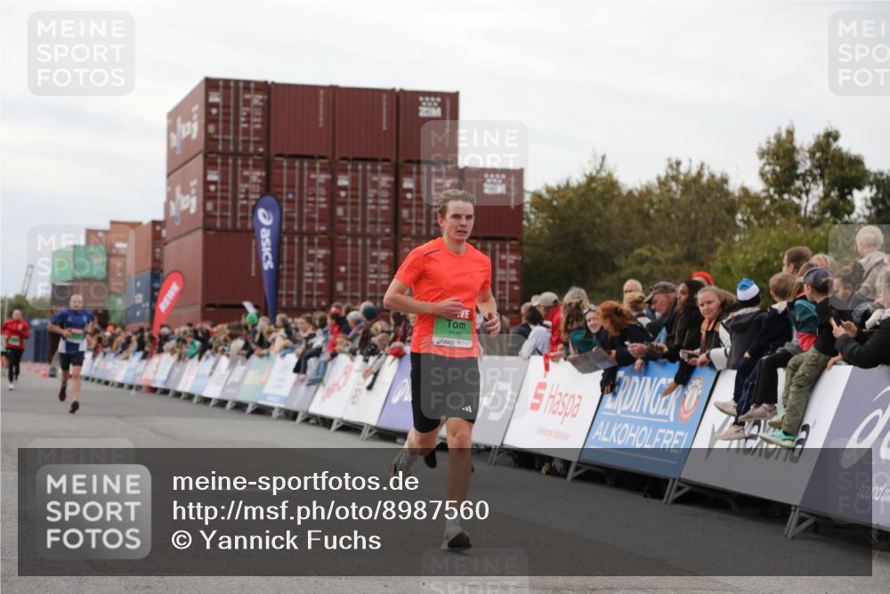 03.10.2025 - Köhlbrandbrückenlauf Yannick Fuchs http://msf.ph/oto/8987560 03.10.2025 15:59:51 Ziel 7165, 7185, 7269, 7450, 9101 meine-sportfotos.de