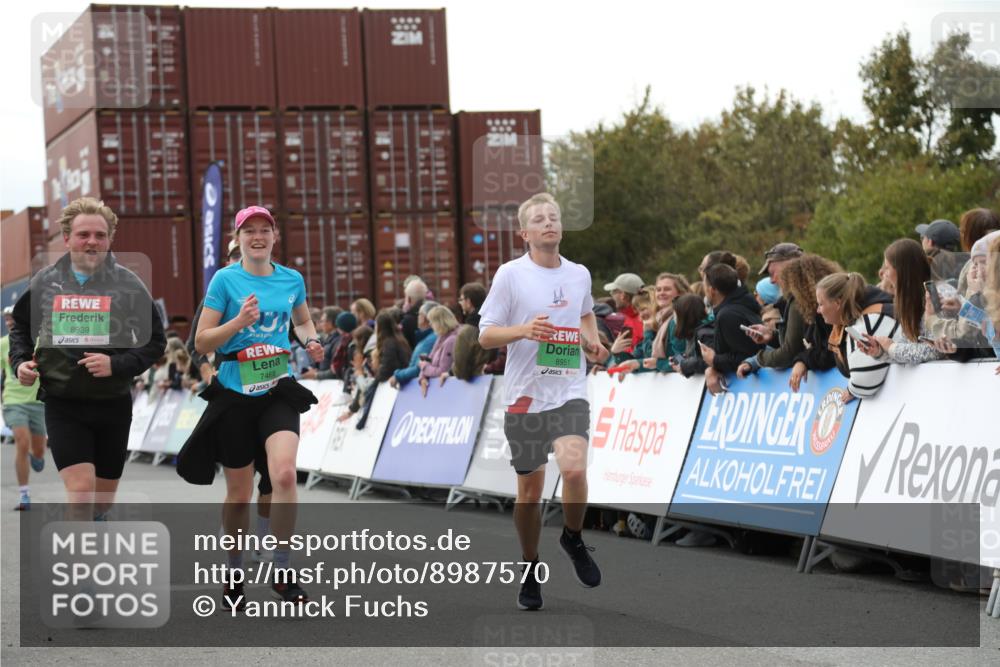 03.10.2025 - Köhlbrandbrückenlauf Yannick Fuchs http://msf.ph/oto/8987570 03.10.2025 16:12:09 Ziel 7404, 7468, 7615, 7762, 7825, 8088, 8939, 8951, 9399 meine-sportfotos.de