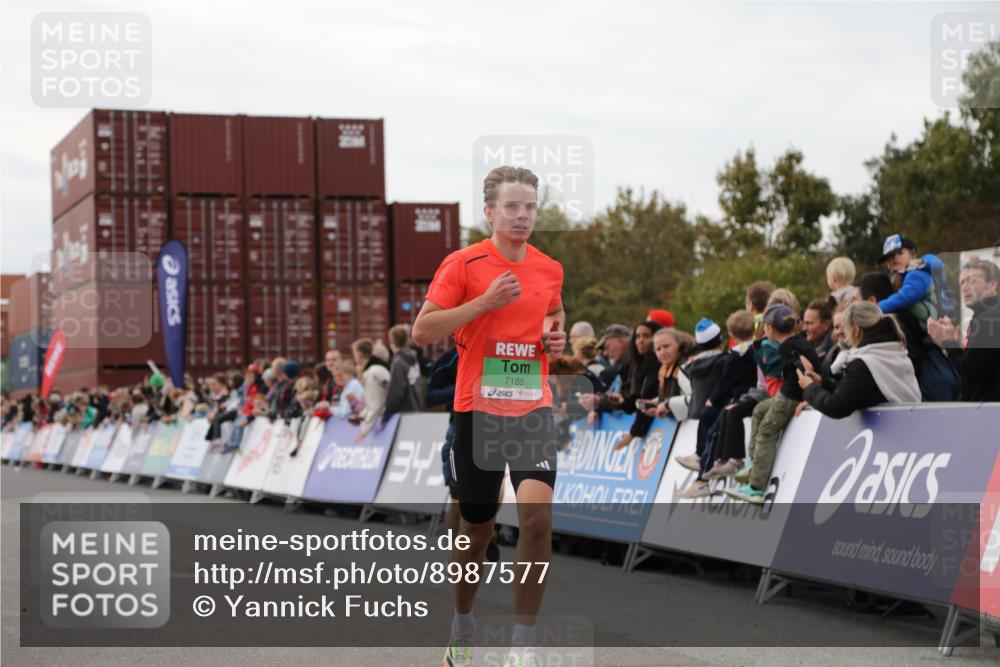 03.10.2025 - Köhlbrandbrückenlauf Yannick Fuchs http://msf.ph/oto/8987577 03.10.2025 15:59:52 Ziel 7165, 7185, 7269, 7450, 8915, 9101 meine-sportfotos.de