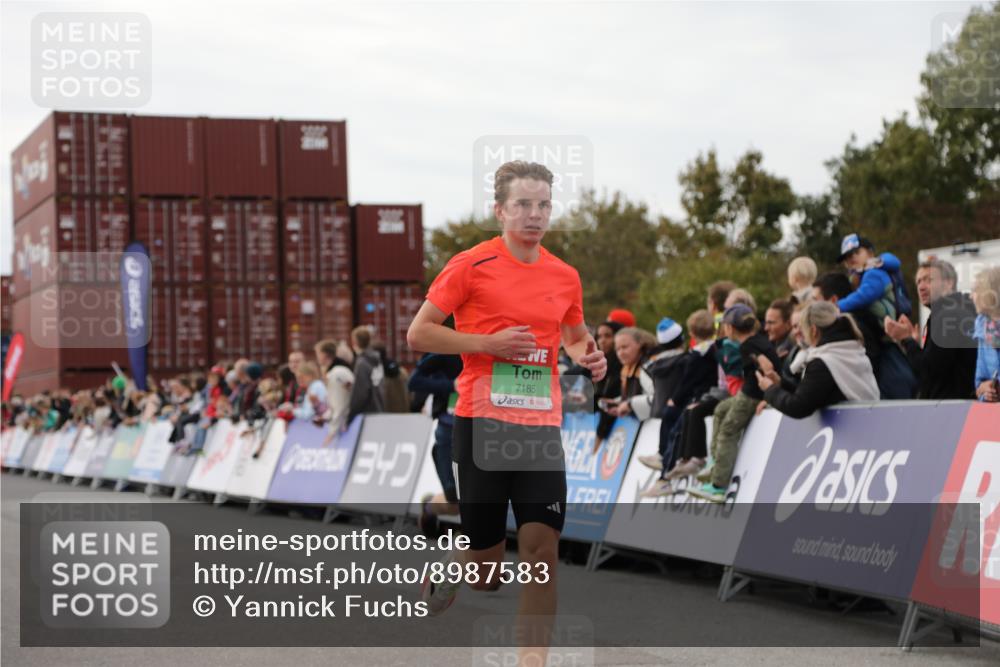 03.10.2025 - Köhlbrandbrückenlauf Yannick Fuchs http://msf.ph/oto/8987583 03.10.2025 15:59:52 Ziel 7165, 7185, 7269, 7450, 8915, 9101 meine-sportfotos.de
