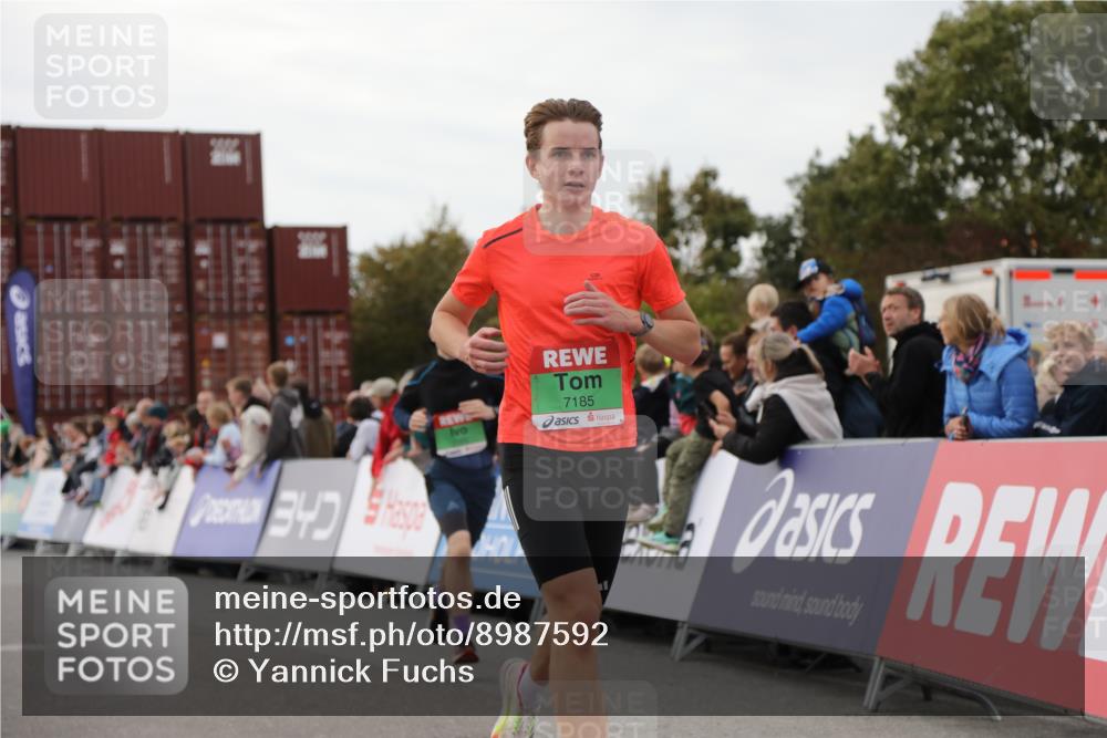 03.10.2025 - Köhlbrandbrückenlauf Yannick Fuchs http://msf.ph/oto/8987592 03.10.2025 15:59:52 Ziel 7165, 7185, 7269, 7450, 8915, 9101 meine-sportfotos.de