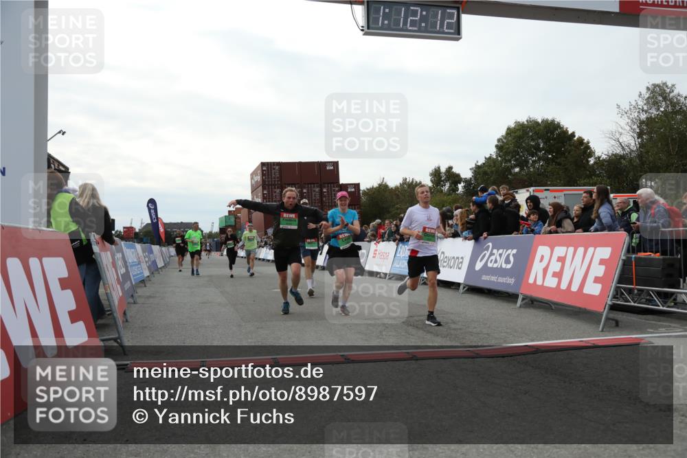 03.10.2025 - Köhlbrandbrückenlauf Yannick Fuchs http://msf.ph/oto/8987597 03.10.2025 16:12:10 Ziel 7404, 7468, 7615, 7762, 7825, 8088, 8939, 8951, 9399 meine-sportfotos.de