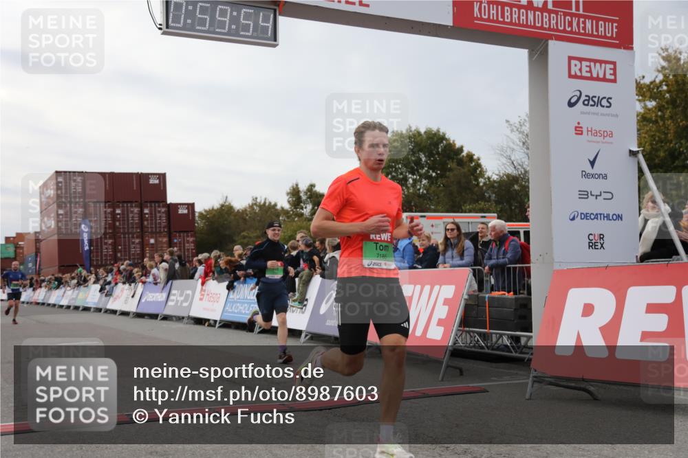 03.10.2025 - Köhlbrandbrückenlauf Yannick Fuchs http://msf.ph/oto/8987603 03.10.2025 15:59:53 Ziel 7165, 7185, 7269, 8915, 9101 meine-sportfotos.de