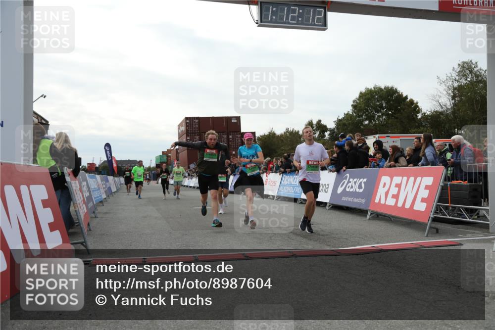03.10.2025 - Köhlbrandbrückenlauf Yannick Fuchs http://msf.ph/oto/8987604 03.10.2025 16:12:10 Ziel 7404, 7468, 7615, 7762, 7825, 8088, 8939, 8951, 9399 meine-sportfotos.de