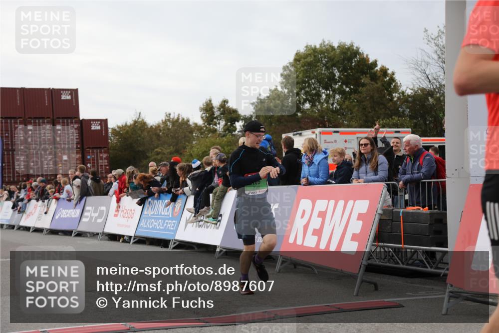 03.10.2025 - Köhlbrandbrückenlauf Yannick Fuchs http://msf.ph/oto/8987607 03.10.2025 15:59:53 Ziel 7165, 7185, 7269, 8915, 9101 meine-sportfotos.de