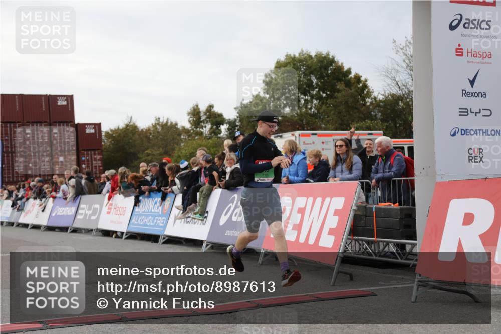 03.10.2025 - Köhlbrandbrückenlauf Yannick Fuchs http://msf.ph/oto/8987613 03.10.2025 15:59:53 Ziel 7165, 7185, 7269, 8915, 9101 meine-sportfotos.de