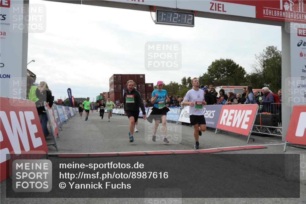 03.10.2025 - Köhlbrandbrückenlauf Yannick Fuchs http://msf.ph/oto/8987616 03.10.2025 16:12:10 Ziel 7404, 7468, 7615, 7762, 7825, 8088, 8939, 8951, 9399 meine-sportfotos.de
