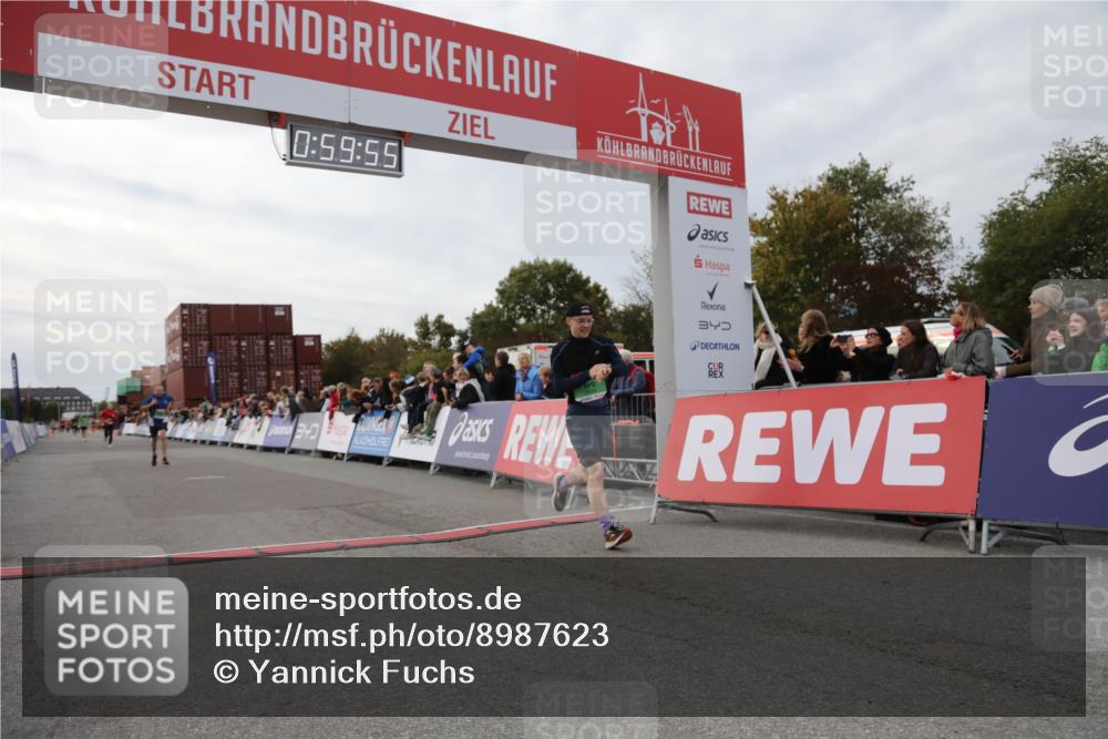 03.10.2025 - Köhlbrandbrückenlauf Yannick Fuchs http://msf.ph/oto/8987623 03.10.2025 15:59:54 Ziel 7165, 7185, 7269, 8915 meine-sportfotos.de
