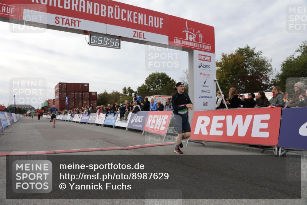 03.10.2025 - Köhlbrandbrückenlauf Yannick Fuchs http://msf.ph/oto/8987629 03.10.2025 15:59:54 Ziel 7165, 7185, 7269, 8915 meine-sportfotos.de