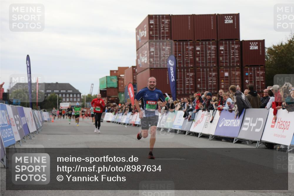 03.10.2025 - Köhlbrandbrückenlauf Yannick Fuchs http://msf.ph/oto/8987634 03.10.2025 15:59:54 Ziel 7165, 7185, 7269, 8915 meine-sportfotos.de