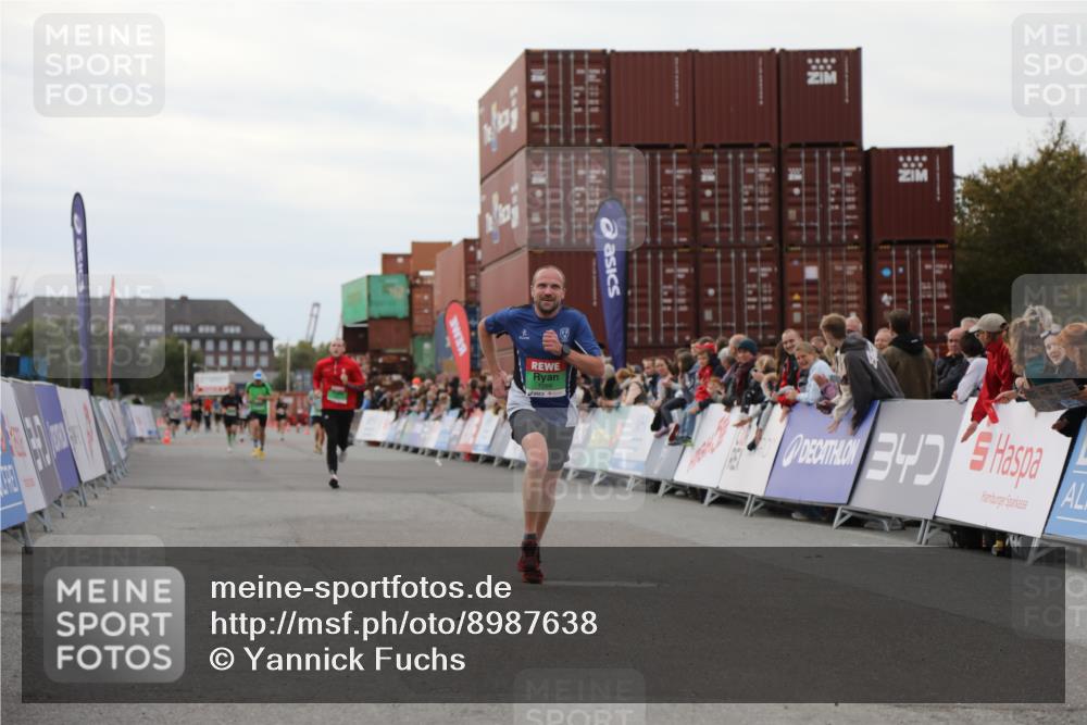 03.10.2025 - Köhlbrandbrückenlauf Yannick Fuchs http://msf.ph/oto/8987638 03.10.2025 15:59:55 Ziel 7165, 7185, 7269, 8915 meine-sportfotos.de
