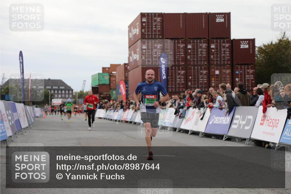 03.10.2025 - Köhlbrandbrückenlauf Yannick Fuchs http://msf.ph/oto/8987644 03.10.2025 15:59:55 Ziel 7165, 7185, 7269, 8915 meine-sportfotos.de