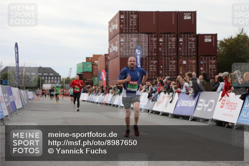 03.10.2025 - Köhlbrandbrückenlauf Yannick Fuchs http://msf.ph/oto/8987650 03.10.2025 15:59:55 Ziel 7165, 7185, 7269, 8915 meine-sportfotos.de