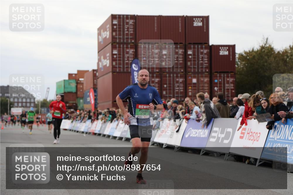 03.10.2025 - Köhlbrandbrückenlauf Yannick Fuchs http://msf.ph/oto/8987654 03.10.2025 15:59:55 Ziel 7165, 7185, 7269, 8915 meine-sportfotos.de