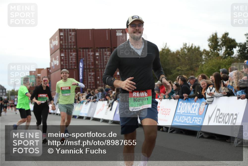 03.10.2025 - Köhlbrandbrückenlauf Yannick Fuchs http://msf.ph/oto/8987655 03.10.2025 16:12:11 Ziel 7404, 7468, 7615, 7762, 7825, 8088, 8939, 8951 meine-sportfotos.de