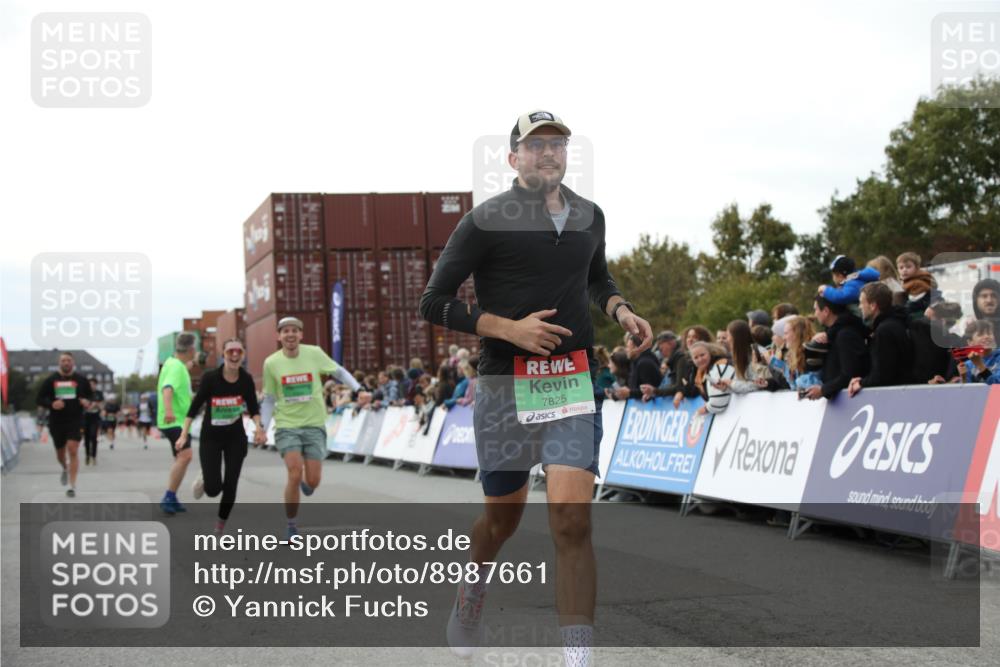 03.10.2025 - Köhlbrandbrückenlauf Yannick Fuchs http://msf.ph/oto/8987661 03.10.2025 16:12:12 Ziel 7404, 7468, 7615, 7762, 7825, 8088, 8501, 8939, 8951 meine-sportfotos.de
