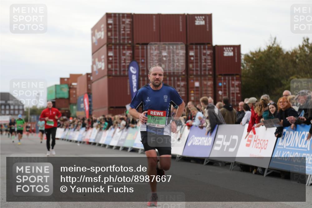 03.10.2025 - Köhlbrandbrückenlauf Yannick Fuchs http://msf.ph/oto/8987667 03.10.2025 15:59:55 Ziel 7165, 7185, 7269, 8915 meine-sportfotos.de