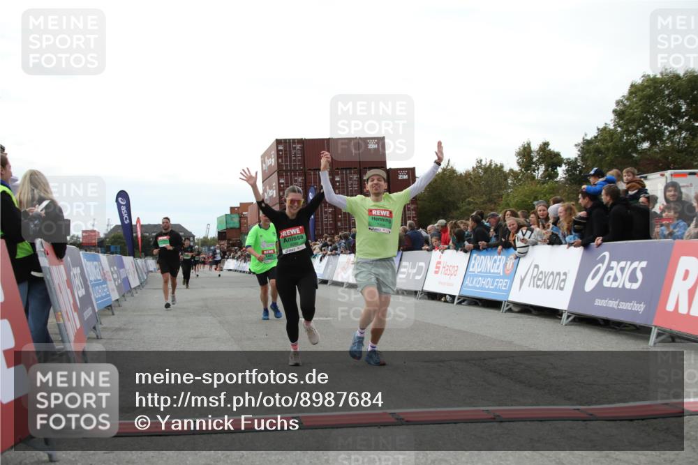 03.10.2025 - Köhlbrandbrückenlauf Yannick Fuchs http://msf.ph/oto/8987684 03.10.2025 16:12:13 Ziel 7404, 7468, 7615, 7762, 7825, 8088, 8501, 8939, 8951 meine-sportfotos.de