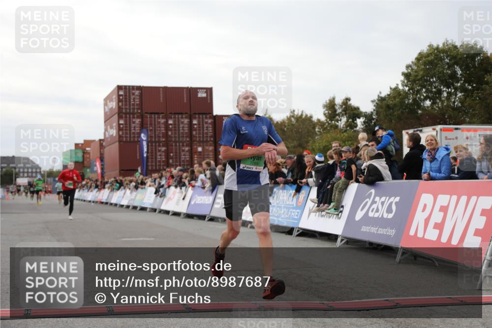 03.10.2025 - Köhlbrandbrückenlauf Yannick Fuchs http://msf.ph/oto/8987687 03.10.2025 15:59:56 Ziel 7165, 7185, 7269, 8915 meine-sportfotos.de
