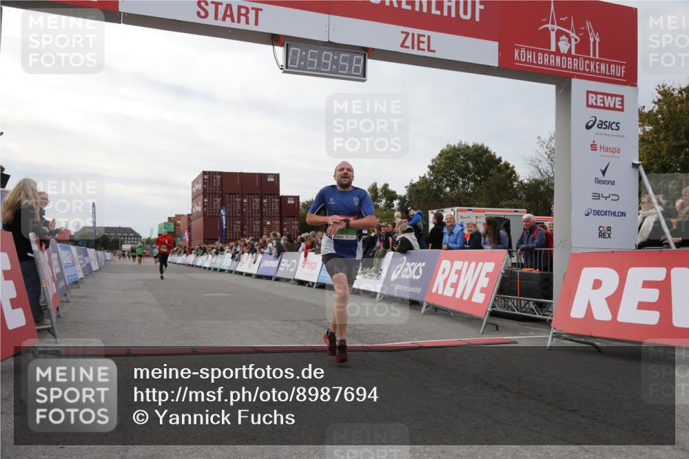 03.10.2025 - Köhlbrandbrückenlauf Yannick Fuchs http://msf.ph/oto/8987694 03.10.2025 15:59:56 Ziel 7165, 7185, 7269, 8915 meine-sportfotos.de