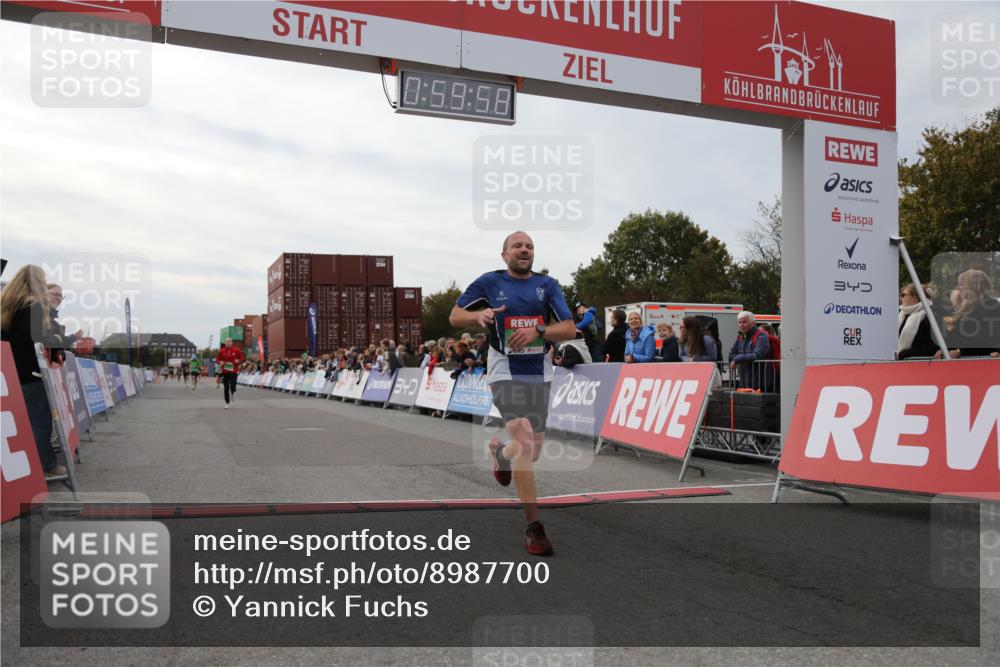 03.10.2025 - Köhlbrandbrückenlauf Yannick Fuchs http://msf.ph/oto/8987700 03.10.2025 15:59:57 Ziel 7165, 7269, 8915 meine-sportfotos.de