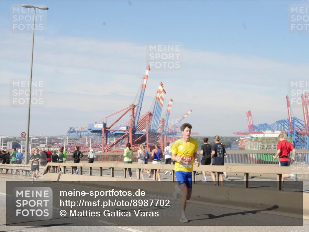 03.10.2025 - Köhlbrandbrückenlauf Matties Gatica Varas http://msf.ph/oto/8987702 03.10.2025 12:30:57 Position 2  meine-sportfotos.de