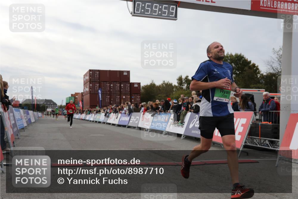 03.10.2025 - Köhlbrandbrückenlauf Yannick Fuchs http://msf.ph/oto/8987710 03.10.2025 15:59:57 Ziel 7165, 7269, 8915 meine-sportfotos.de