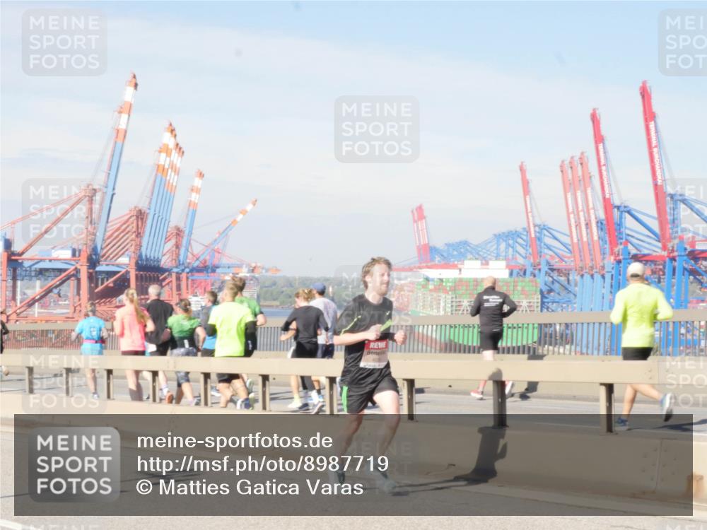 03.10.2025 - Köhlbrandbrückenlauf Matties Gatica Varas http://msf.ph/oto/8987719 03.10.2025 12:31:02 Position 2  meine-sportfotos.de
