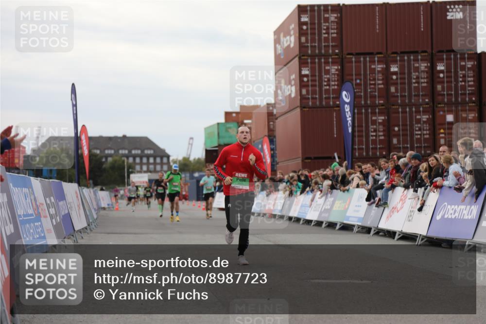 03.10.2025 - Köhlbrandbrückenlauf Yannick Fuchs http://msf.ph/oto/8987723 03.10.2025 15:59:58 Ziel 7269, 8783, 8915 meine-sportfotos.de