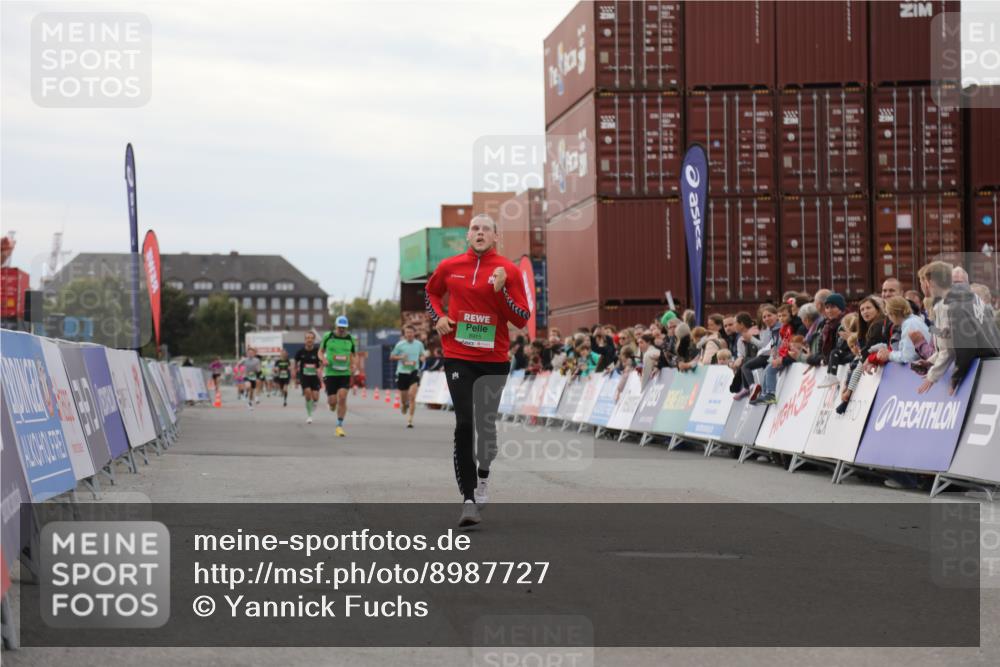 03.10.2025 - Köhlbrandbrückenlauf Yannick Fuchs http://msf.ph/oto/8987727 03.10.2025 15:59:58 Ziel 7269, 8783, 8915 meine-sportfotos.de