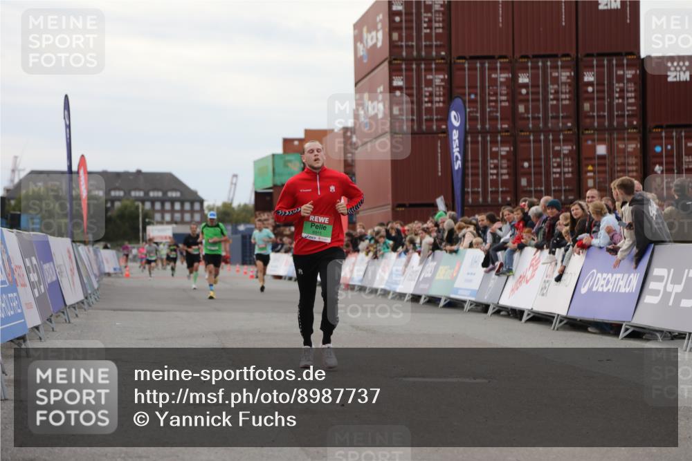 03.10.2025 - Köhlbrandbrückenlauf Yannick Fuchs http://msf.ph/oto/8987737 03.10.2025 15:59:58 Ziel 7269, 8783, 8915 meine-sportfotos.de
