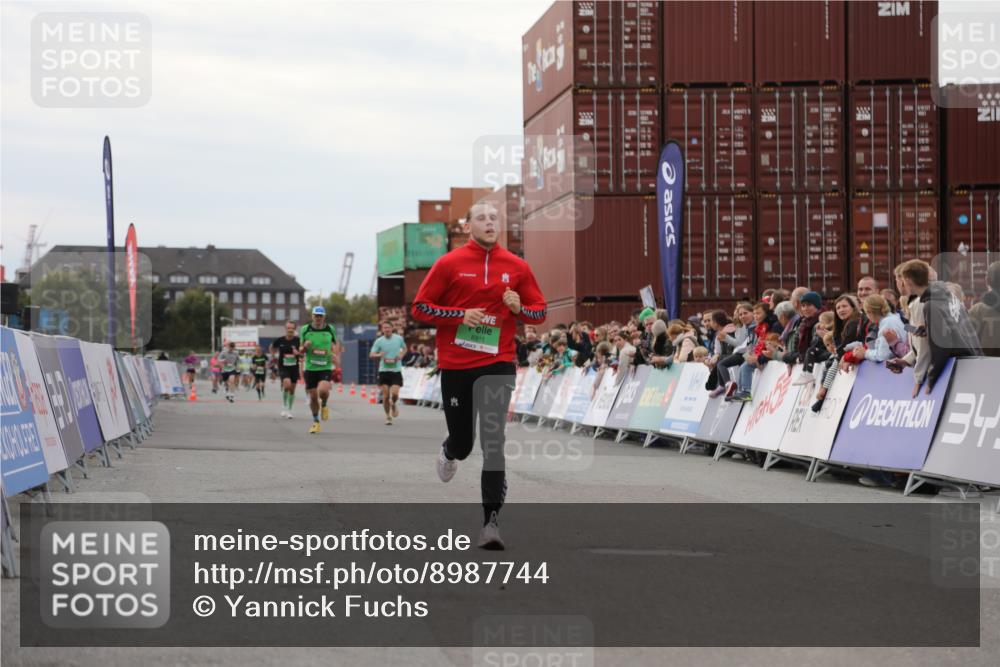 03.10.2025 - Köhlbrandbrückenlauf Yannick Fuchs http://msf.ph/oto/8987744 03.10.2025 15:59:58 Ziel 7269, 8783, 8915 meine-sportfotos.de
